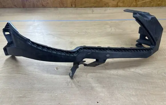 Headlight/headlamp mounting bracket