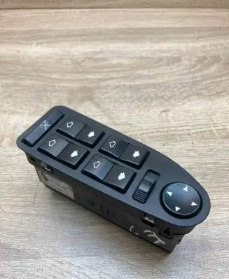 BMW 5 E39 Electric window control switch 8368966