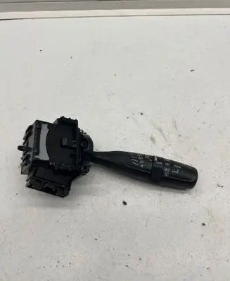 Suzuki Vitara (LY) Front wiper blade arm 821680