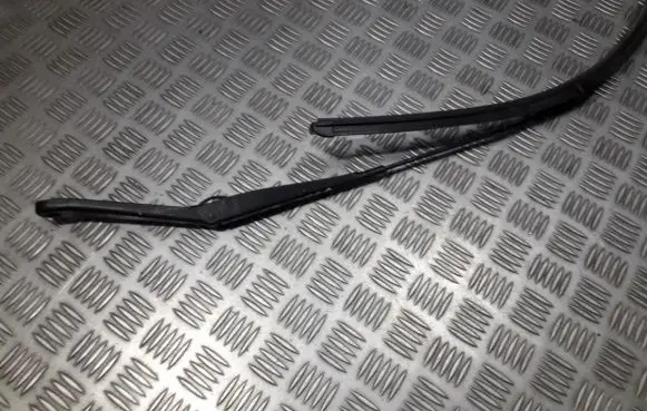 Ford Focus C-MAX Front wiper blade arm 4m5117526bb