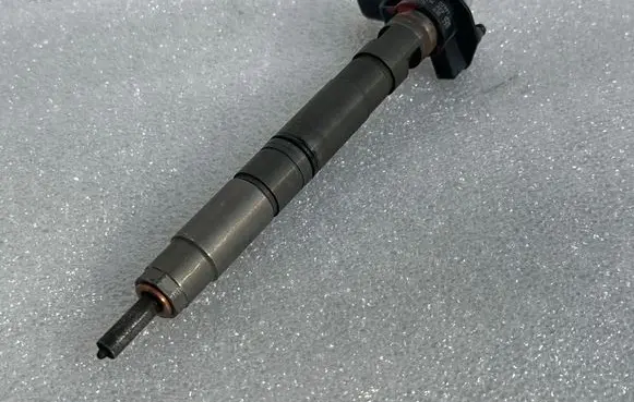 Audi A4 S4 B8 8K Fuel injector 03L130277 0445116 081007