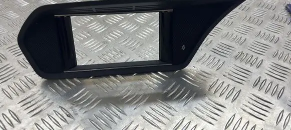 Radio/GPS head unit trim