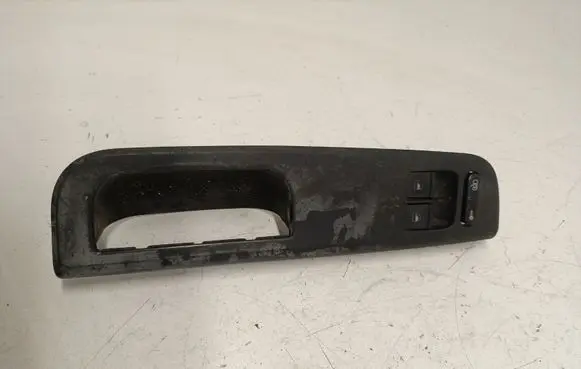 Volkswagen PASSAT B5 Front door window switch trim 3B1867171D