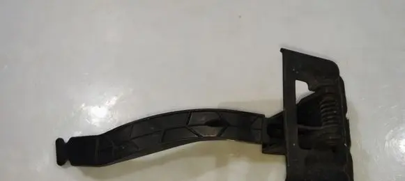 Engine bonnet (hood) release handle