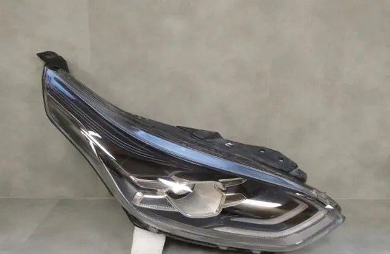 KIA Ceed Headlight/headlamp 92102J7100