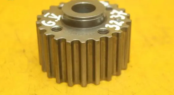 Volkswagen Golf V Crankshaft pulley 038105263H