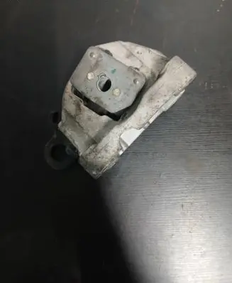Volvo XC90 Engine mount bracket 326D20