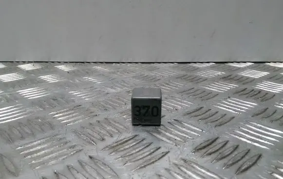Audi A4 S4 B6 8E 8H Other relay 8D0951253