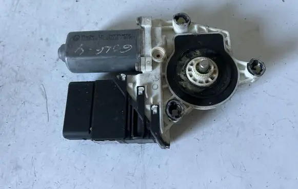 Volkswagen Golf IV Rear door window regulator motor 1J4959812C