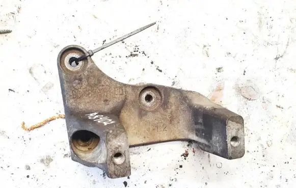 Peugeot 407 Engine mounting bracket 9648276180