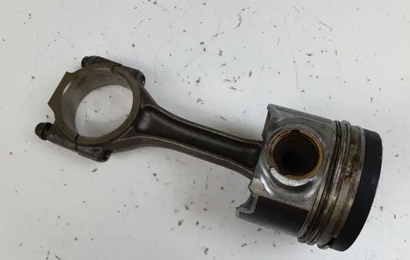 Volkswagen Touareg I Piston with connecting rod