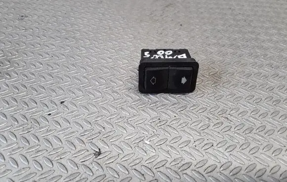 BMW 5 E39 Electric window control switch 8368974
