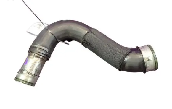 Volkswagen Touareg I Intercooler hose/pipe 