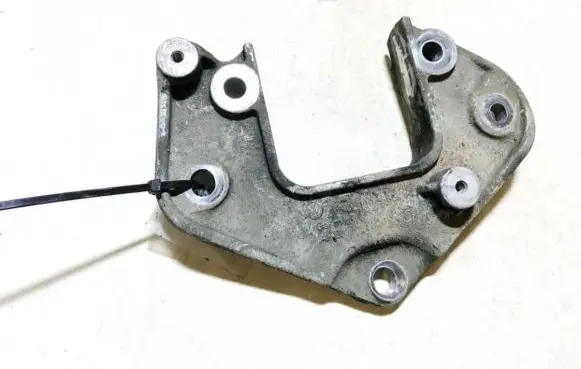 Volkswagen Polo III 6N 6N2 6NF Engine mounting bracket 6n0199565c