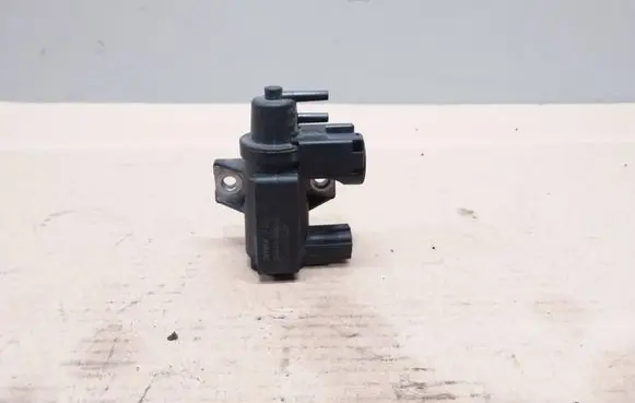 Toyota Avensis T250 Vacuum valve 258190R010 70051307
