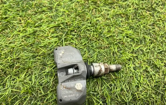 BMW X5 E70 Tire pressure sensor 678184702 2016356709