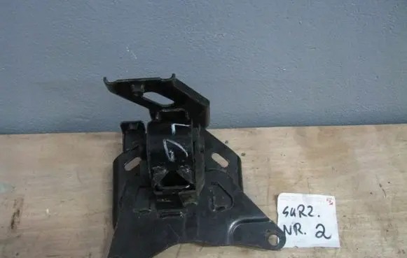 Toyota Yaris Engine mounting bracket
