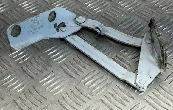 Mercedes-Benz Sprinter W901 W902 W903 W904 Engine bonnet/hood hinges 9067500121 Q004