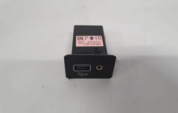 Nissan Juke II F16 USB socket connector 