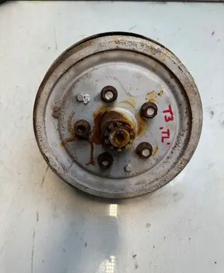Volkswagen Transporter - Caravelle T3 Rear wheel hub 32123