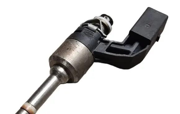 Volkswagen Golf V Fuel injector 03C906036F