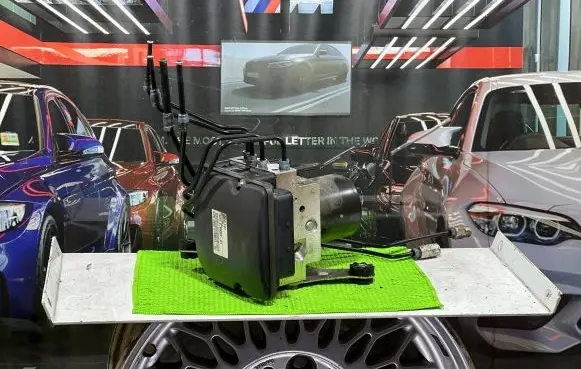 BMW 5 GT F07 ABS Pump 6795069