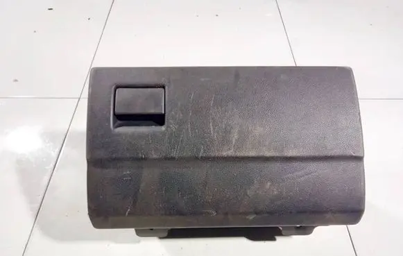 Glove box