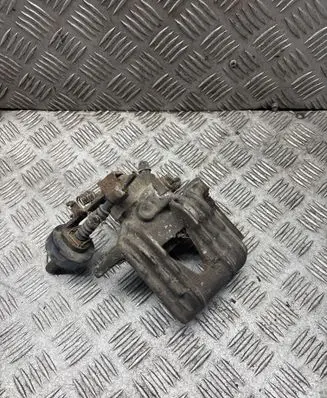 Opel Zafira A Rear brake caliper 