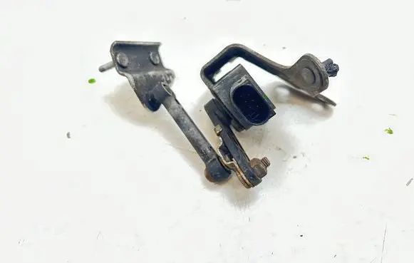 Mercedes-Benz C AMG W204 Rear air suspension level height sensor A0035426618