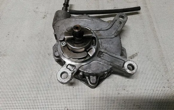 Toyota Avensis T250 Vacuum pump
