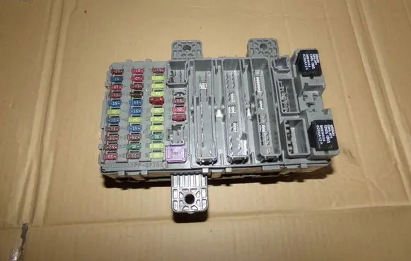 Honda Civic Fuse module 37842RN