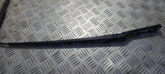 Front wiper blade arm