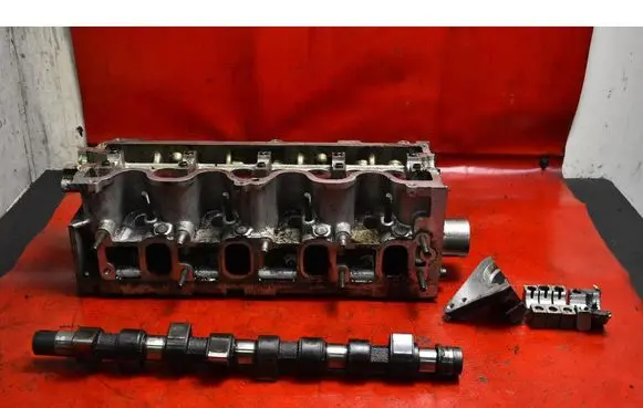 Opel Zafira B Engine head 55207460