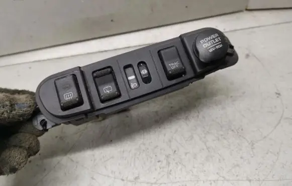 Chrysler PT Cruiser A set of switches 04671622AD 04671670AB 04671673AA