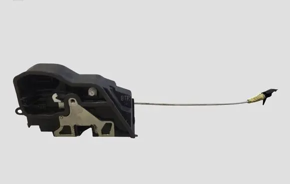 BMW 1 E81 E87 Front door lock 7202146