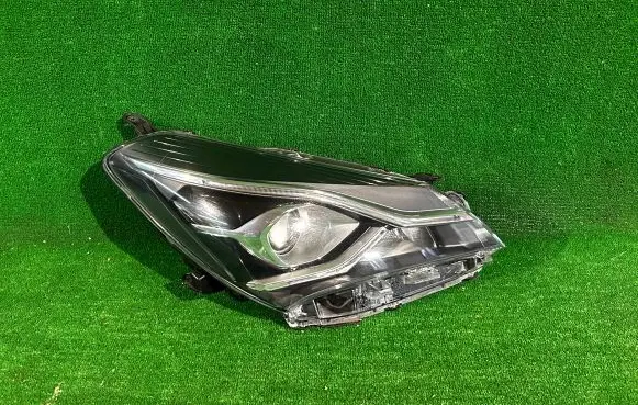 Toyota Yaris Headlight/headlamp