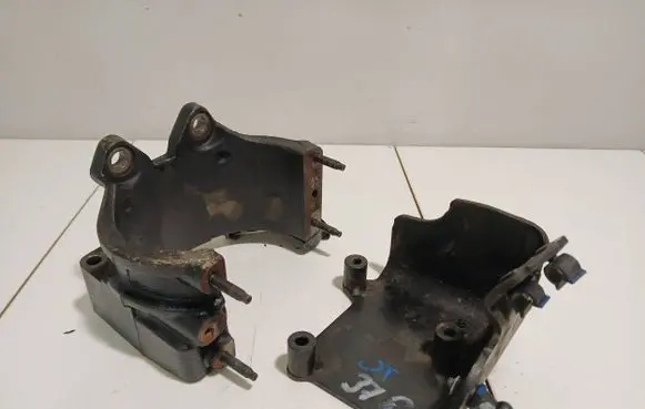 Land Rover Freelander 2 - LR2 Fuel filter bracket/mount holder 