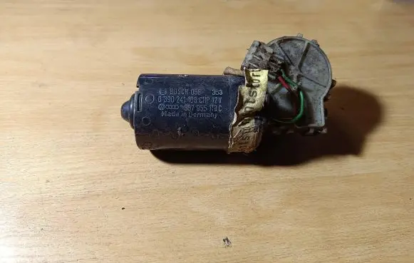Volkswagen PASSAT B3 Wiper motor 357955113C 0390241108 0390241100