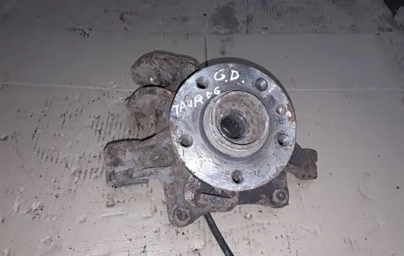 Volkswagen Touareg I Rear wheel hub NOCODE