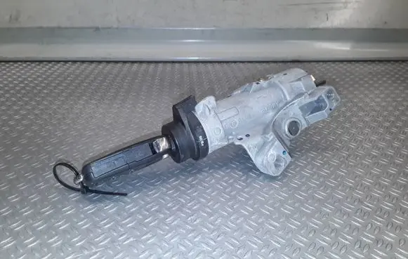 Volkswagen Polo IV 9N3 Ignition lock 4B0905851N