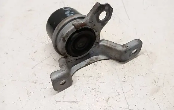 Volvo S60 Engine mount bracket 31330135 F7008000