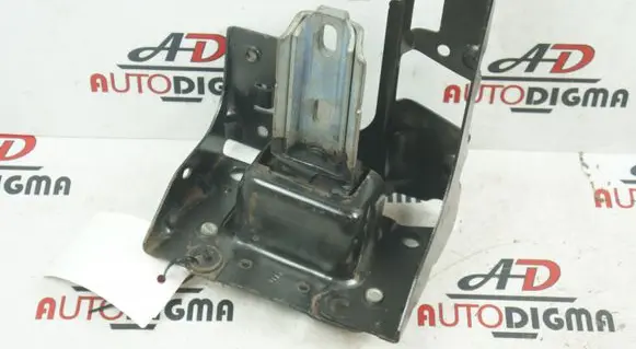 Citroen C3 Picasso Engine mount bracket 9680293680