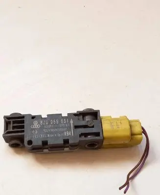 Audi A3 S3 8P Airbag deployment crash/impact sensor 8J0959651 020534 110707