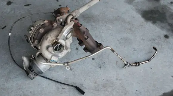 Volkswagen PASSAT B6 Turbo 03L253016F