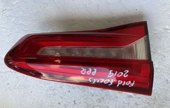 Ford Focus Tailgate rear/tail lights