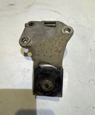 Peugeot 206 CC Engine mounting bracket 9636780180