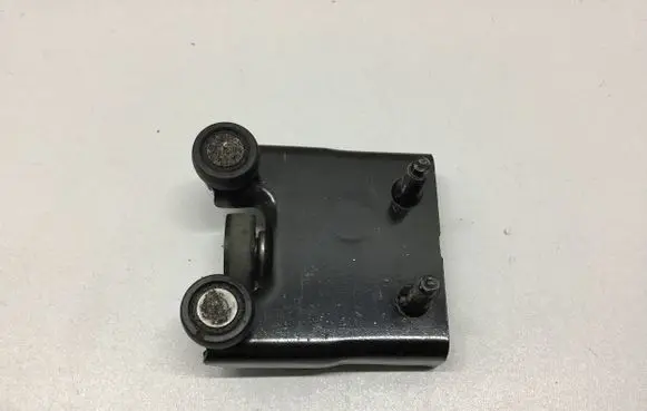 Chrysler Pacifica Sliding door middle roller runner 040AA