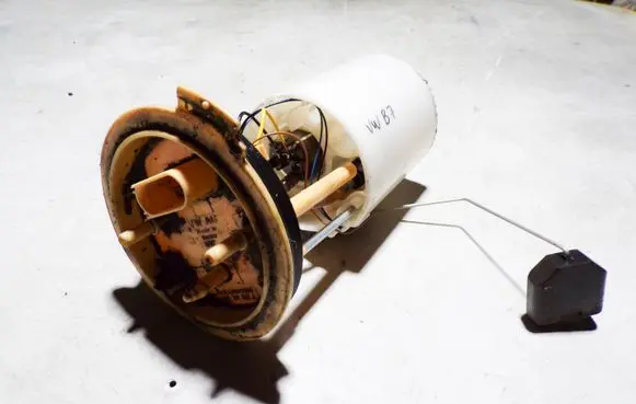 Volkswagen PASSAT B7 Fuel injection high pressure pump 3AA919050B A2C53423480