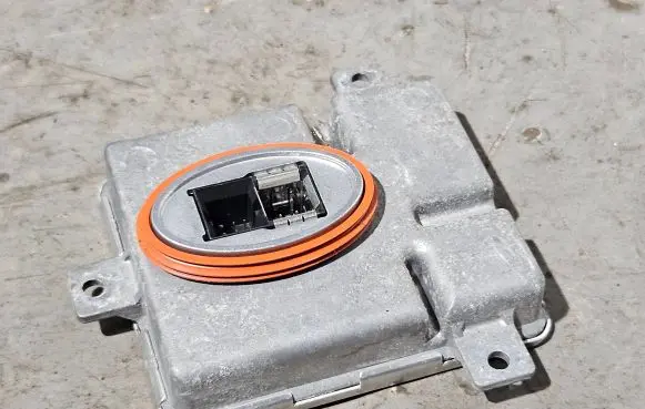 BMW 3 E90 E91 Headlight ballast module Xenon 7172536