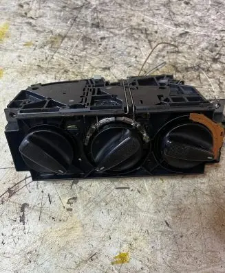 Volkswagen PASSAT B4 Climate control unit 3A0819045C 3A0820045A